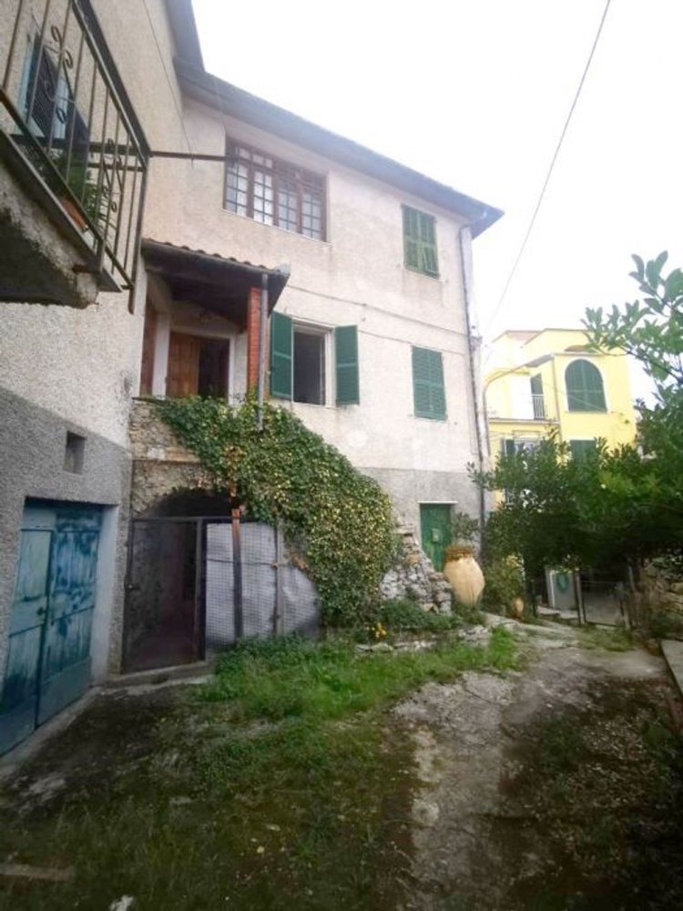 Apartamento de 6 habitaciónes en Pontedassio, Italy No. 64235