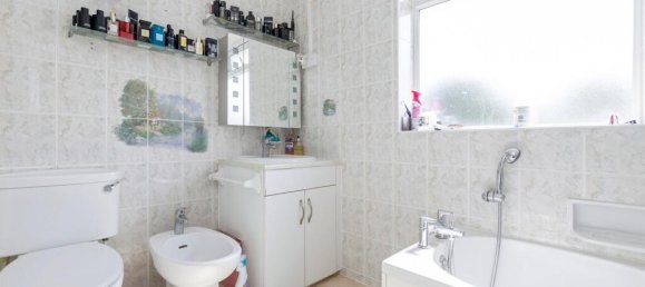 3 bedrooms House in Bushey, United Kingdom No. 6188 14