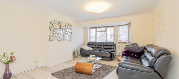 3 bedrooms House in Bushey, United Kingdom No. 6188 8