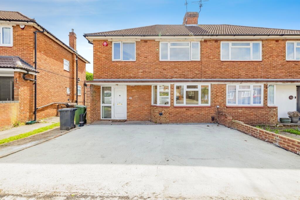 3 bedrooms House in Bushey, United Kingdom No. 6188