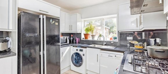 3 bedrooms House in Bushey, United Kingdom No. 6188 16