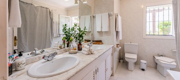 Villa de 4 dormitorios en Estepona, Spain No. 34826 11