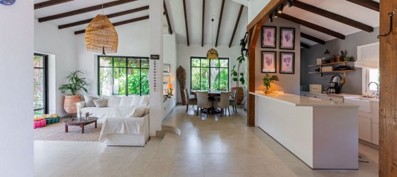 Villa de 4 dormitorios en Estepona, Spain No. 34826 2