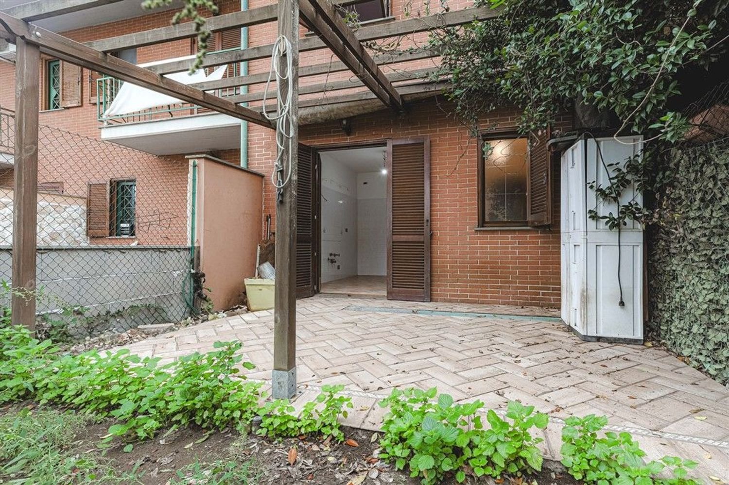 Дом с 5 комнатами в Монте Компатри, Италия № 29246