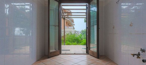 Дом с 5 комнатами в Монте Компатри, Италия № 29246 34