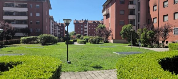 120m² Commercial property in San Giuliano Milanese, Italy No. 285875 5