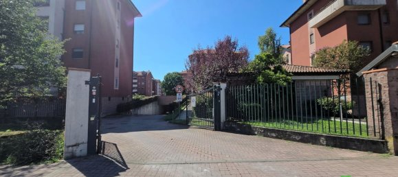 120m² Commercial property in San Giuliano Milanese, Italy No. 285875 2