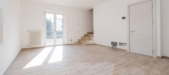 3غرفة منزل في Guidonia Montecelio, Italy رقم 17759 11