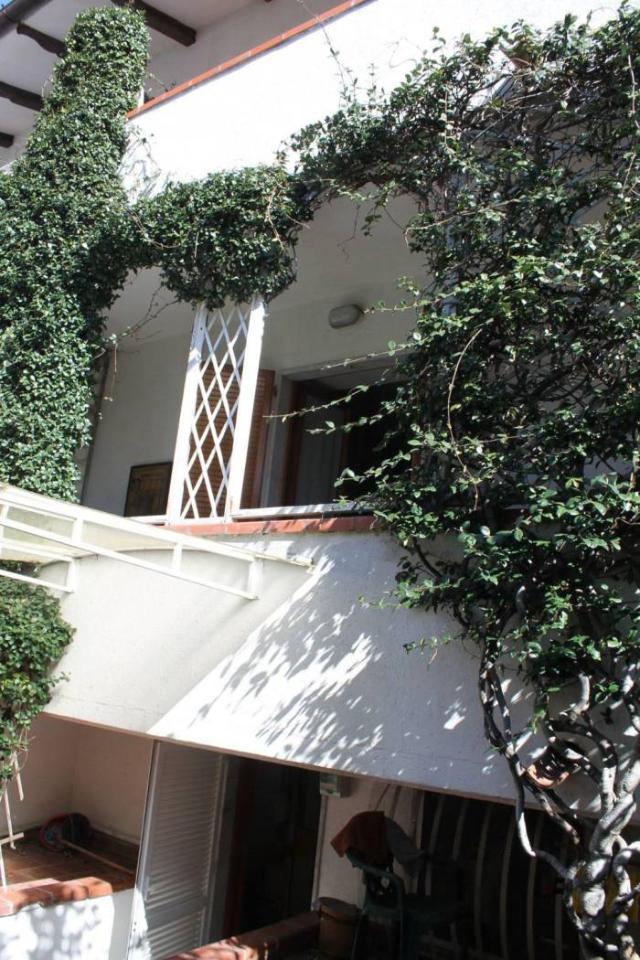 6 rooms House in Carrara, Italy No. 23250