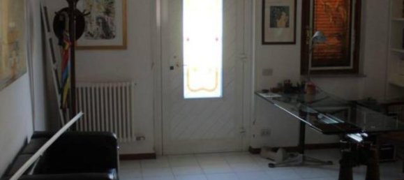 6 rooms House in Carrara, Italy No. 23250 10