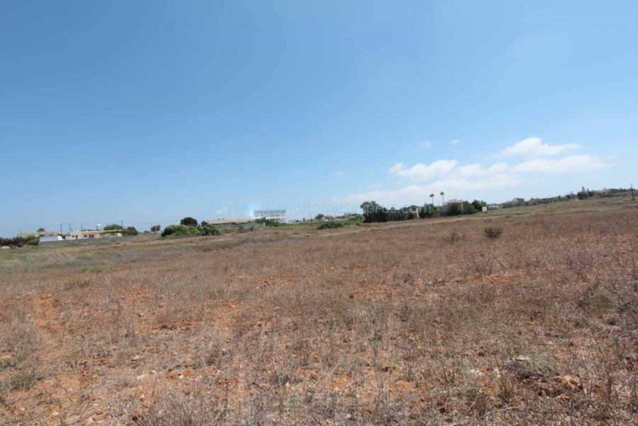  Land in Paralimni, Cyprus No. 24096