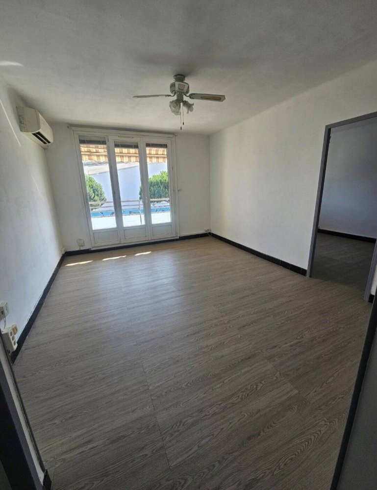 2 bedrooms Apartment in Marseille, France No. 334514