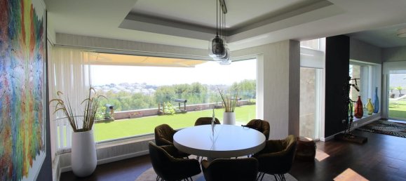 4 bedrooms Villa in Malaga, Spain No. 42421 5