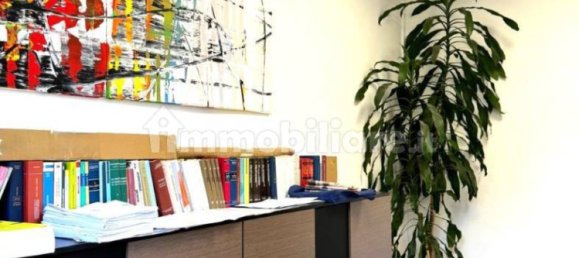 Oficina de 3 habitaciónes en Luino, Italy No. 92606 26