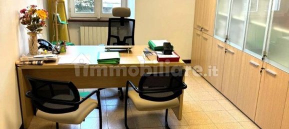 Oficina de 3 habitaciónes en Luino, Italy No. 92606 24