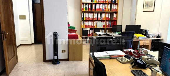 Oficina de 3 habitaciónes en Luino, Italy No. 92606 14