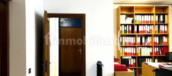 Oficina de 3 habitaciónes en Luino, Italy No. 92606 21