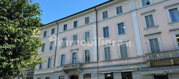 Oficina de 3 habitaciónes en Luino, Italy No. 92606 3