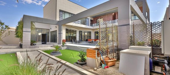 5 bedrooms Villa in Abu Dhabi, UAE No. 29264 4