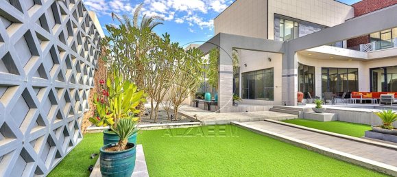 5 bedrooms Villa in Abu Dhabi, UAE No. 29264 5