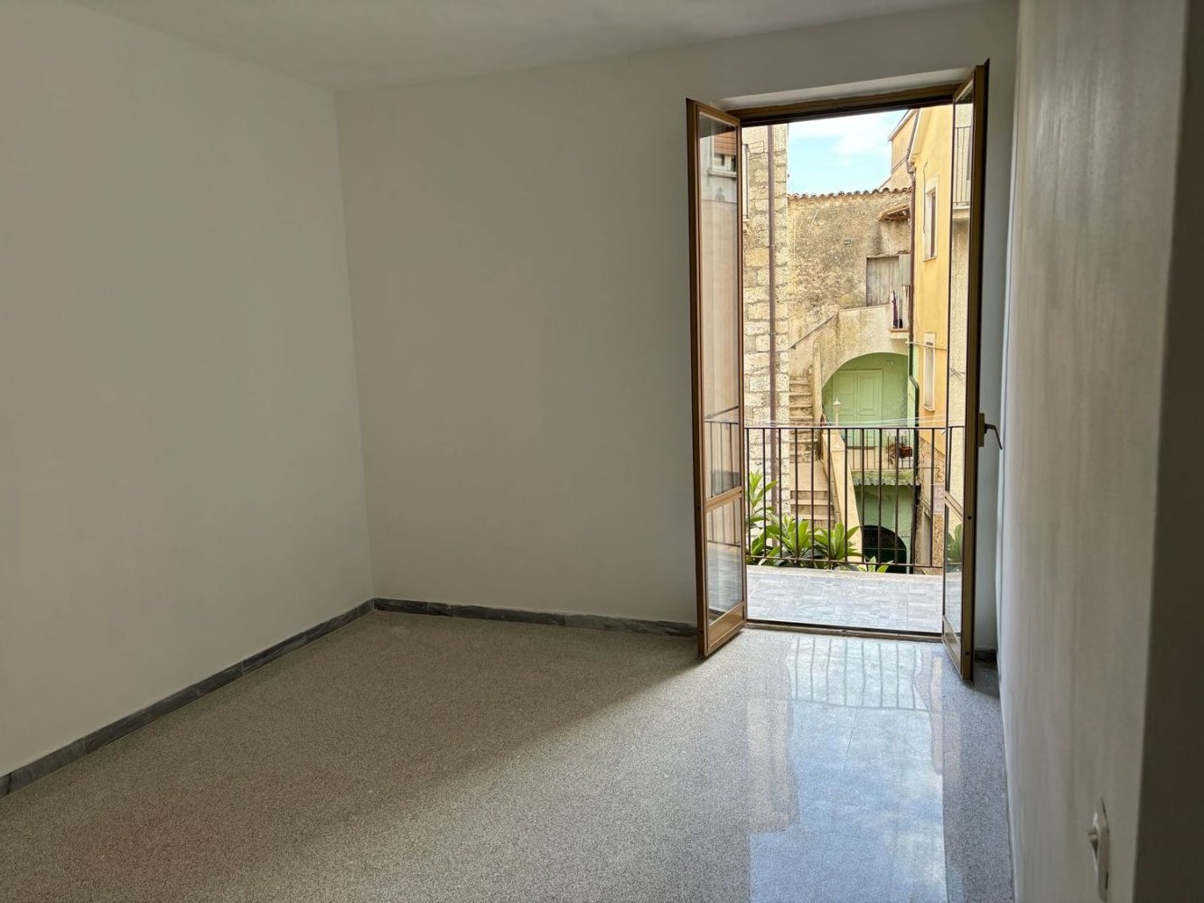 5 rooms Apartment in Minturno, Italy No. 255619