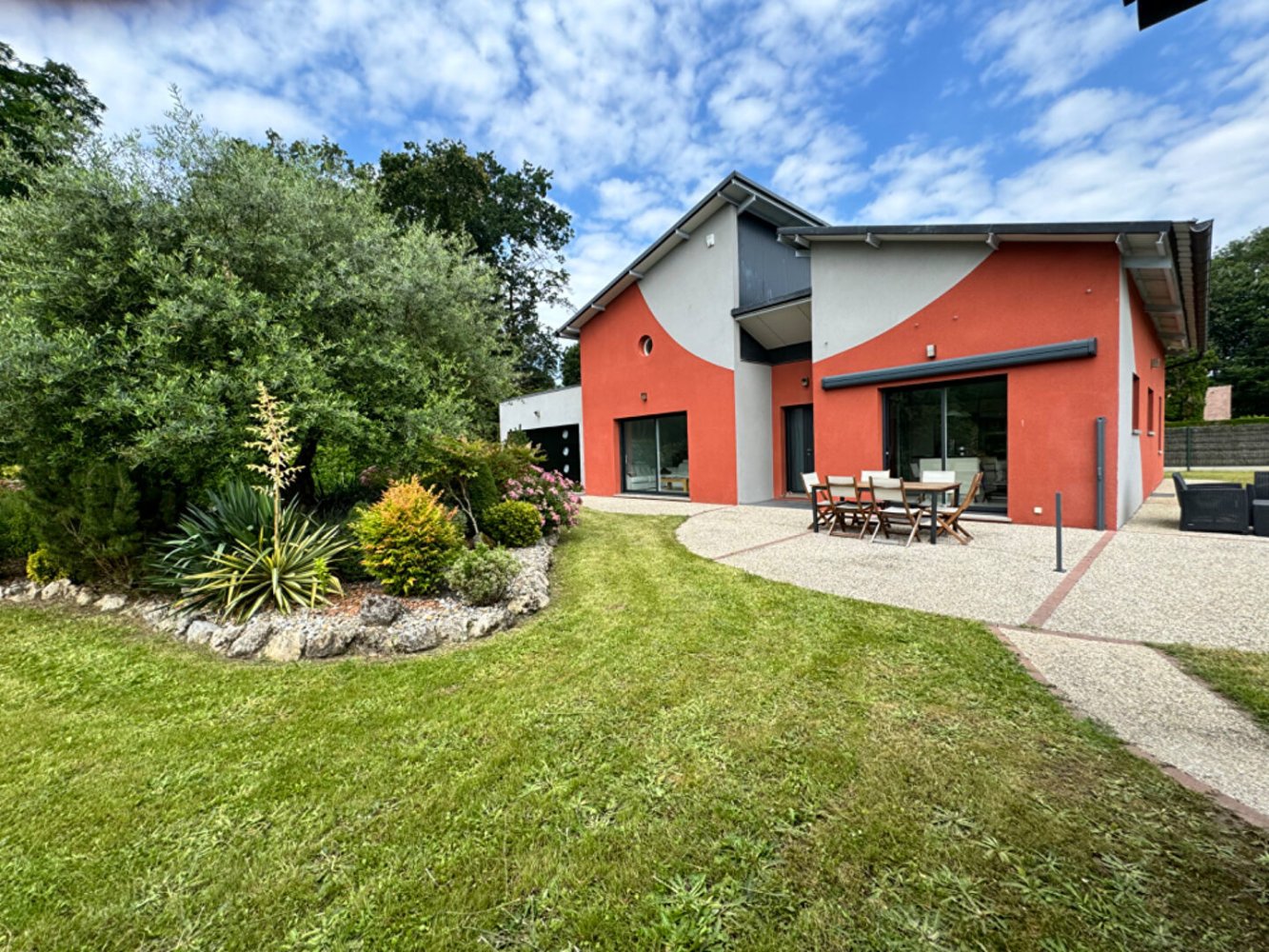 4 bedrooms House in Saint-Pryve-Saint-Mesmin, France No. 89075