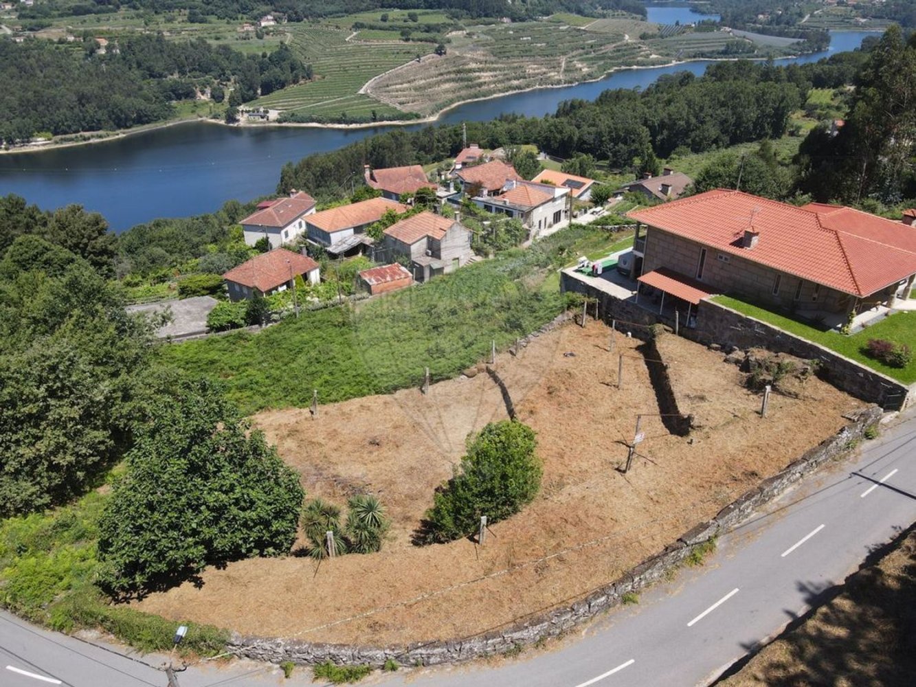 910m² Land in Marco de Canaveses, Portugal No. 15550