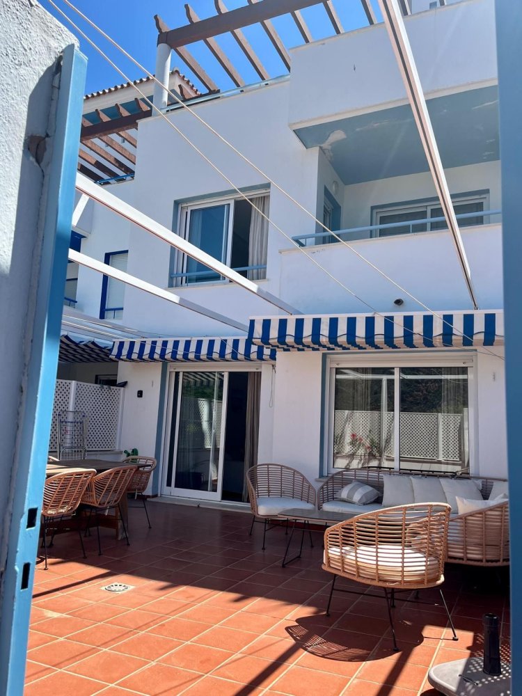 Adosado de 5 dormitorios en Estepona, Spain No. 138732