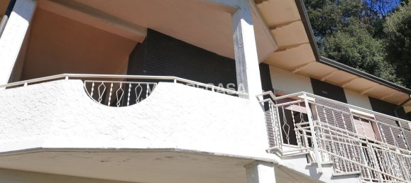 8 rooms Villa in Carrara, Italy No. 51769 4