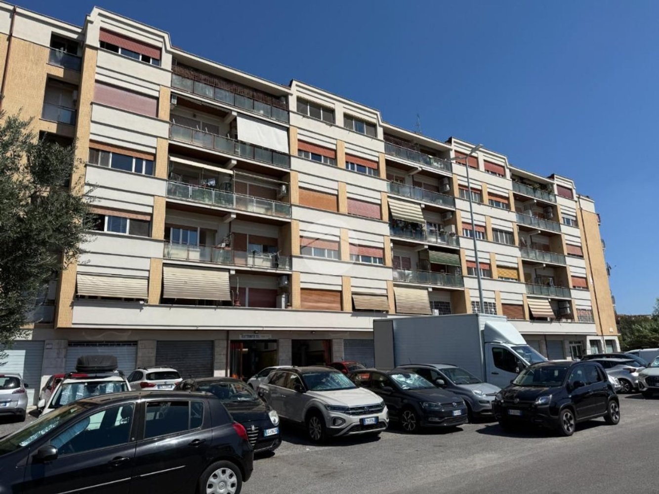 3 bedrooms Apartment in Rome, Italy No. 377763