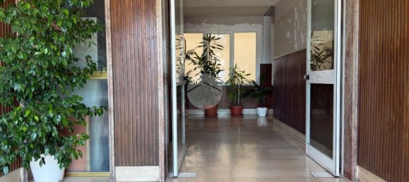 3 bedrooms Apartment in Rome, Italy No. 377763 2