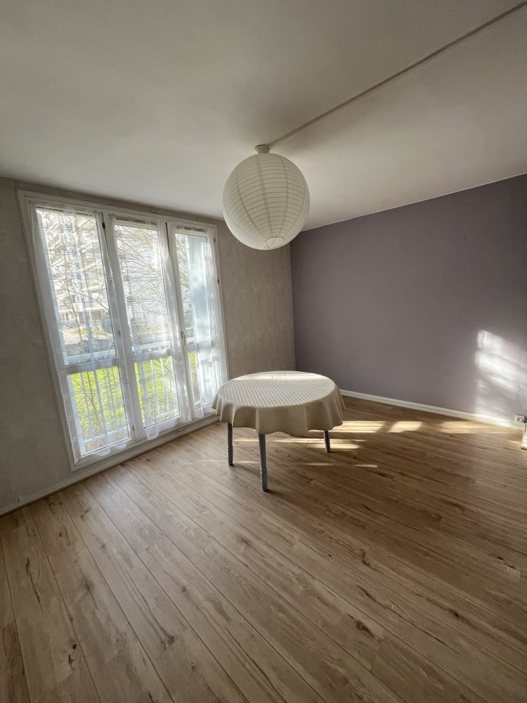 3 bedrooms Apartment in Orleans, France No. 212640