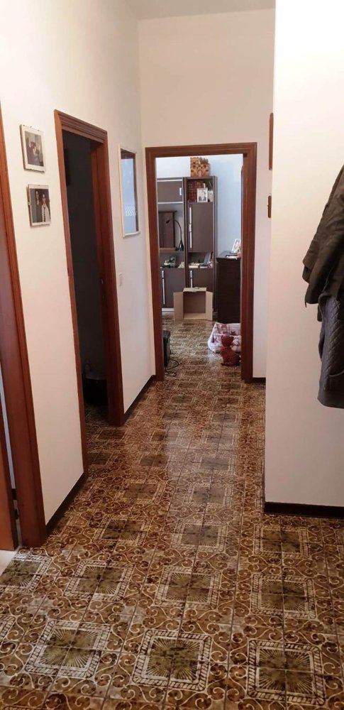 5 bedrooms Apartment in Jesi, Italy No. 385370