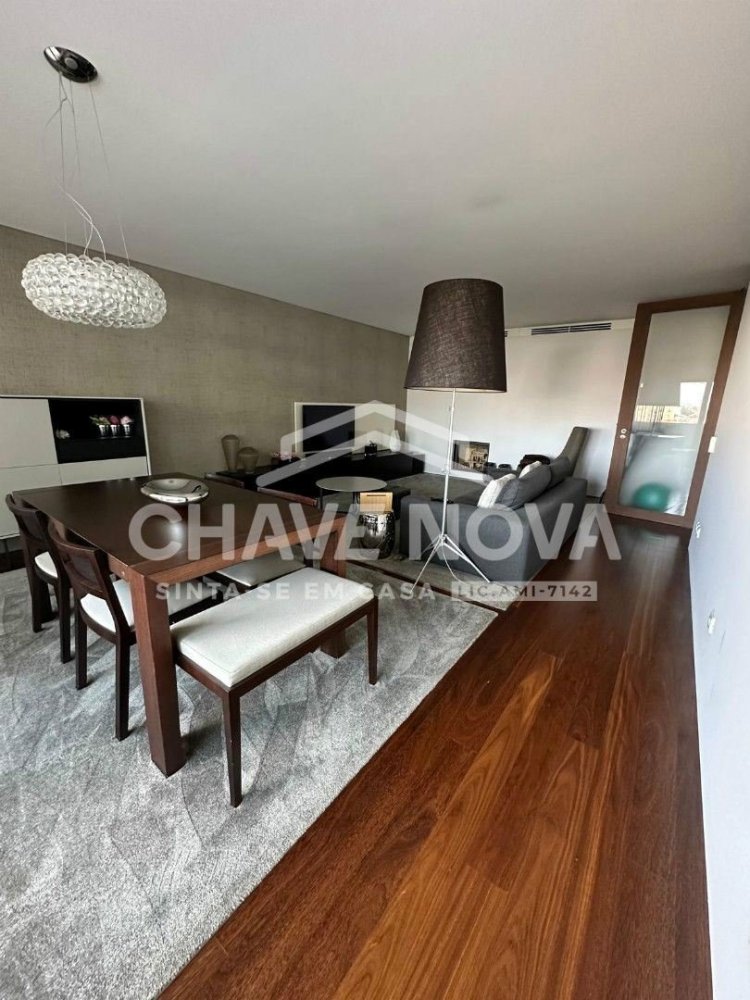 3 bedrooms Apartment in Porto, Portugal No. 135476