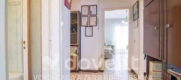 3-salle Appartement à Mediglia, Italy No. 32050 46