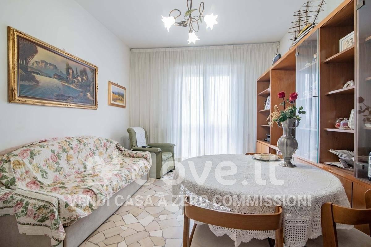 3-salle Appartement à Mediglia, Italy No. 32050