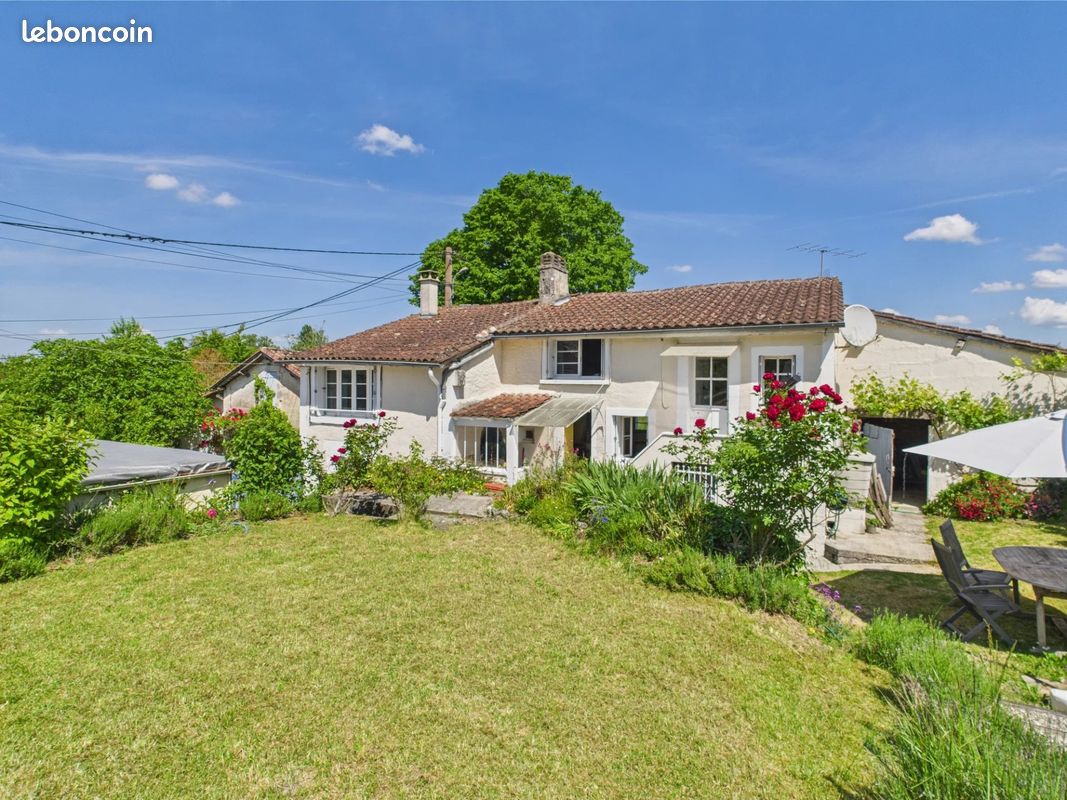 3 bedrooms House in Verteillac, France No. 338934