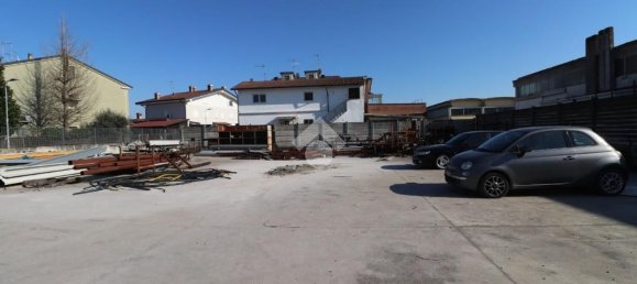 Terrain à Roverbella, Italy 660m² No. 61394 8