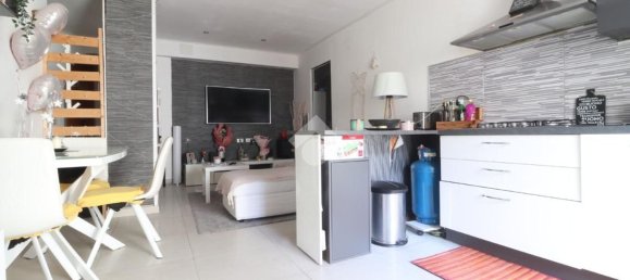 3 rooms Apartment in Trieste, Italy No. 282447 4