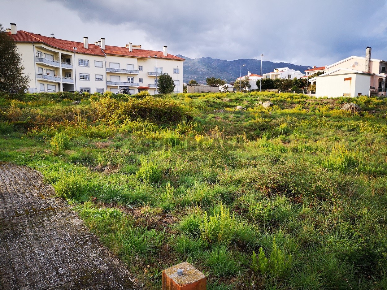Terrain à Covilha, Portugal 406m² No. 167239