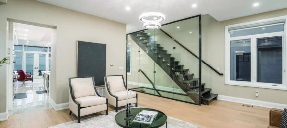 6 bedrooms House in Hamilton, Canada No. 673 9