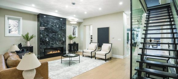 6 bedrooms House in Hamilton, Canada No. 673 8