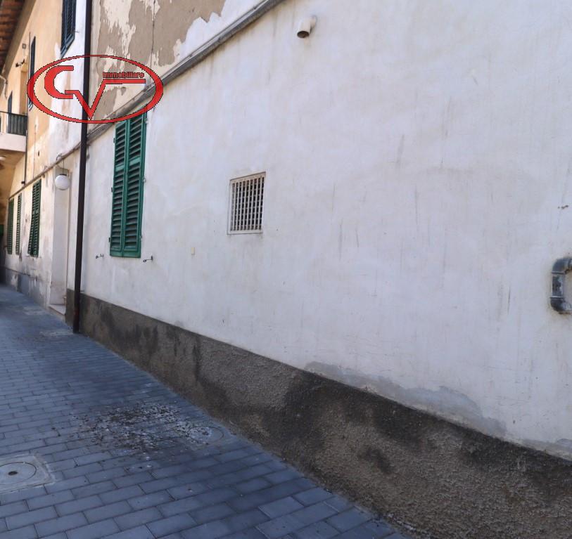 Квартира с 3 комнатами в Монтеварки, Италия № 230838