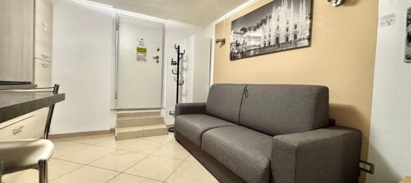 2-salle Appartement à Rozzano, Italy No. 8492 5