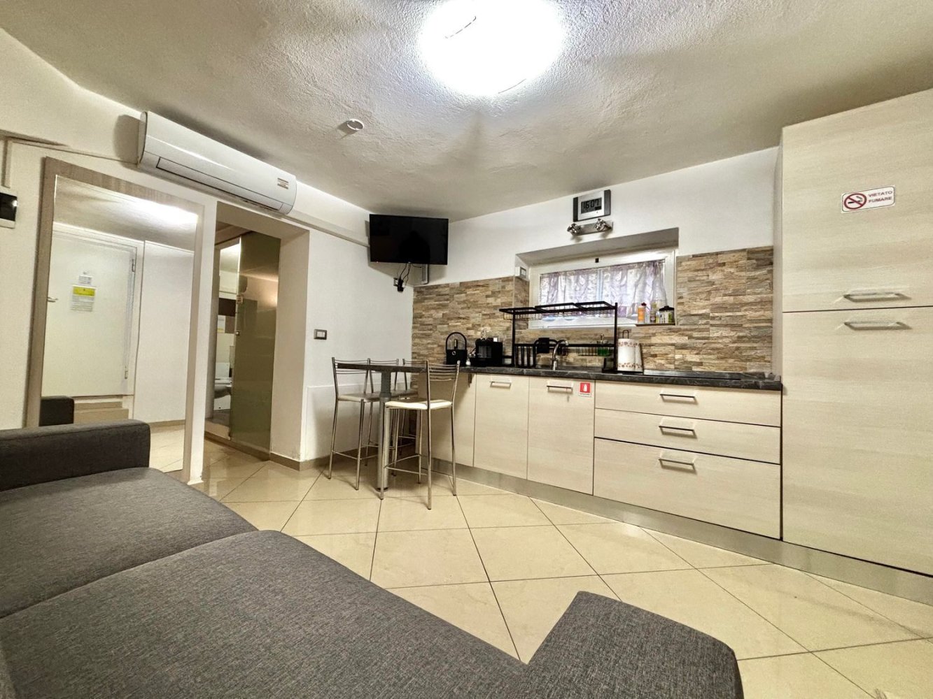 2-salle Appartement à Rozzano, Italy No. 8492