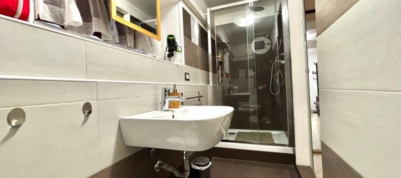 2-salle Appartement à Rozzano, Italy No. 8492 11