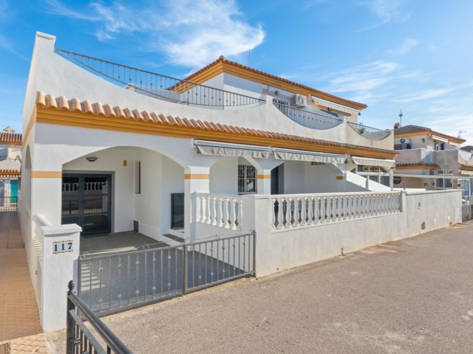 Вилла с 3 спальнями в Аликанте, Испания № 188261