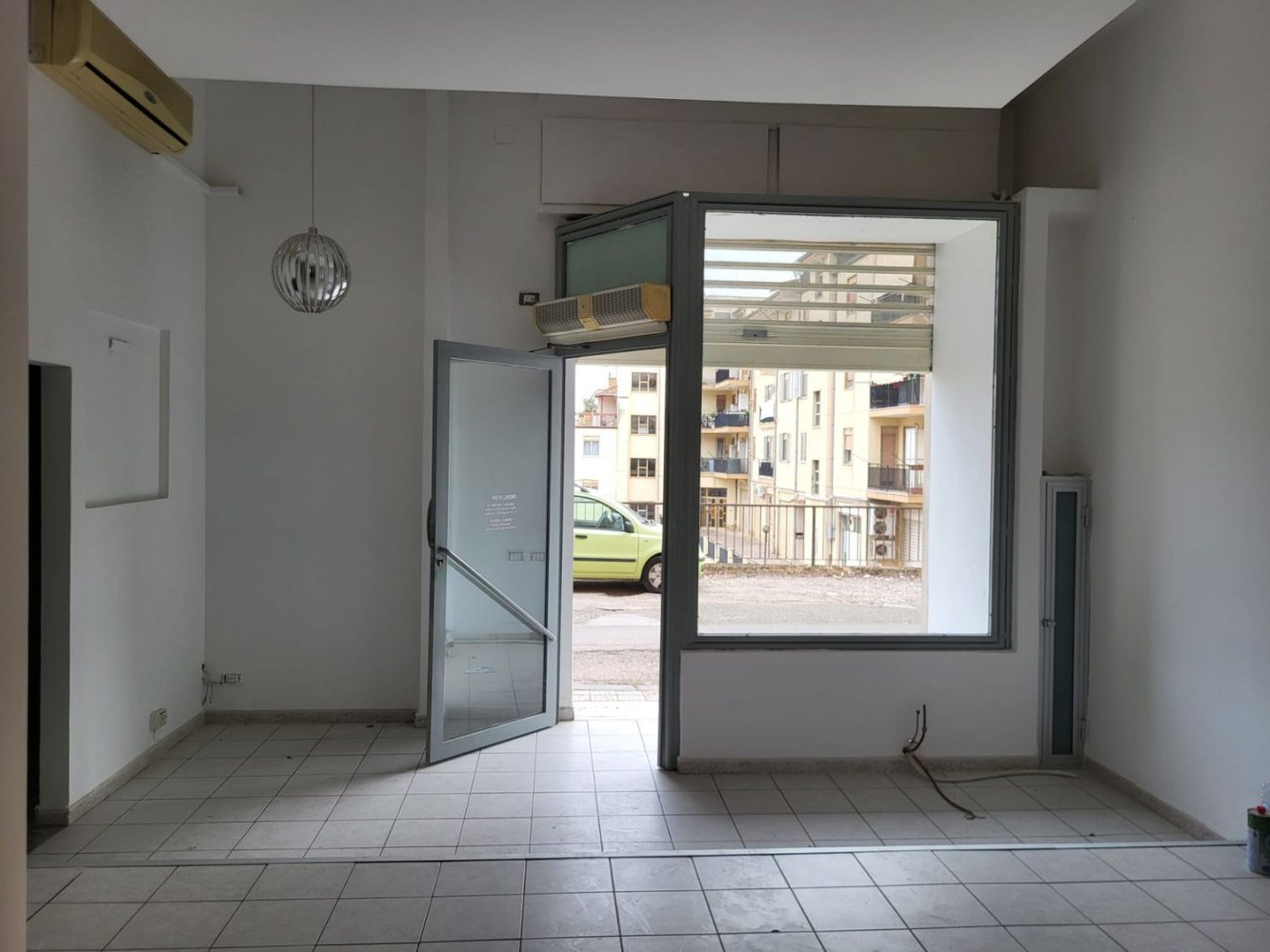 Propriété commerciale à Caltanissetta, Italy 94m² No. 48764