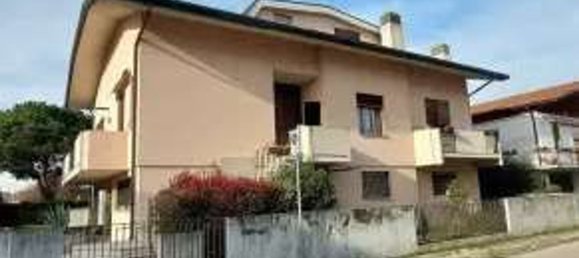 13 rooms Apartment in Rovigo, Italy No. 52437 48