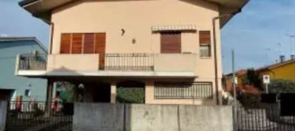 13 rooms Apartment in Rovigo, Italy No. 52437 58